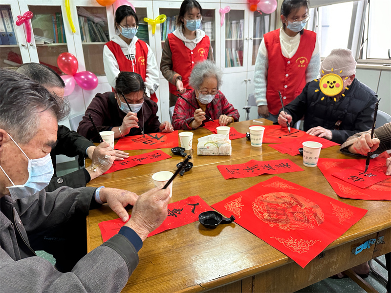 【学习二十大】我院老年病区联合社工部开展“弘扬雷锋精神 关爱老人健康”学雷锋志愿服务活动