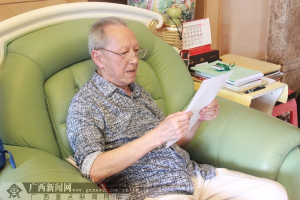 【广西健康生活网】黄英儒：呕心沥血著书壮中医 助力养生保健受追捧