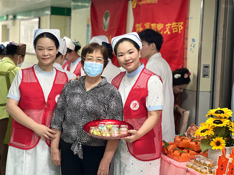 心心向荣迎双节——心血管内科一区开展“迎中秋、庆国庆”护患共融活动