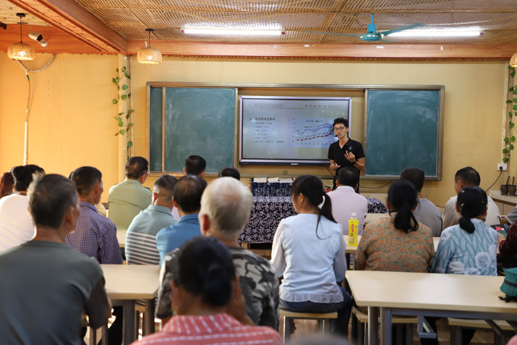 情满重阳 爱洒金秋 ——田阳院区走进田阳区第七小学开展中医药文化进校园活动