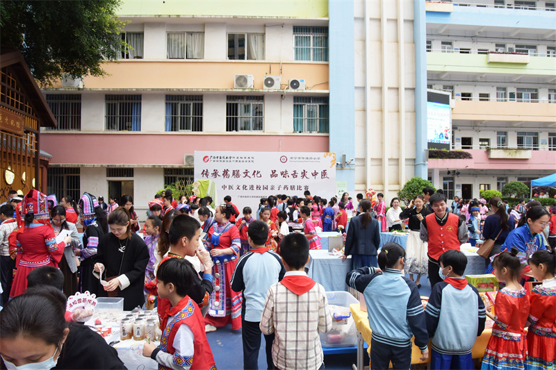 【中医药文化进校园】我院联合华强路小学开展“传承药膳文化，品味舌尖中医”中医药文化进校园亲子药膳比赛